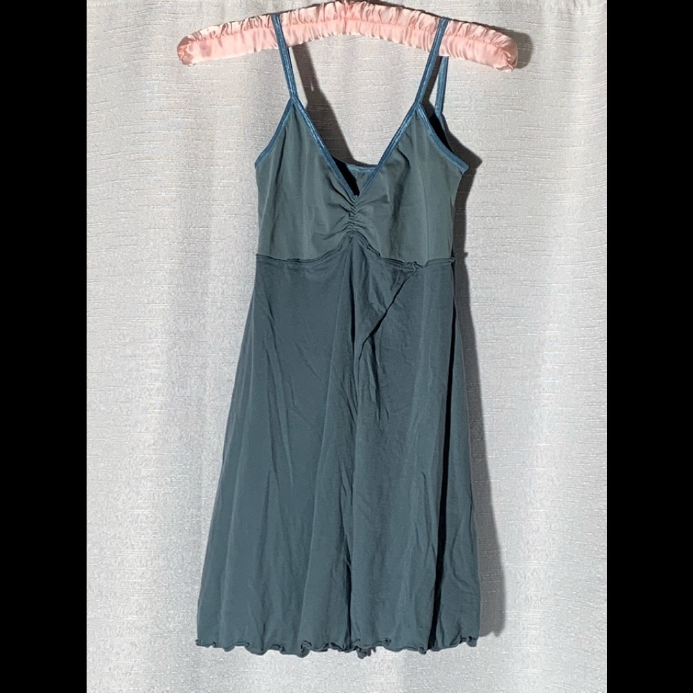 b Yoga tank top